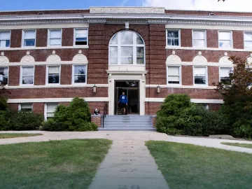 Drake Campus Tour (Highlights) - Howard Hall