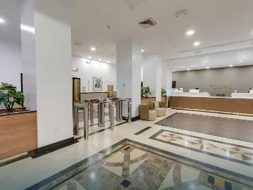 New York City Residence Hall Tour - 525 Lexington Ave - Lobby