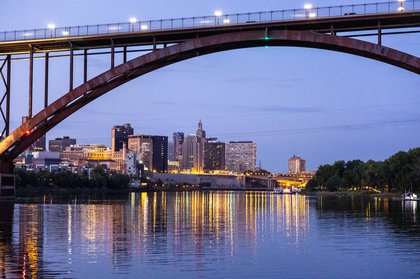Twin Cities Tour - Mississippi River Walking Trail